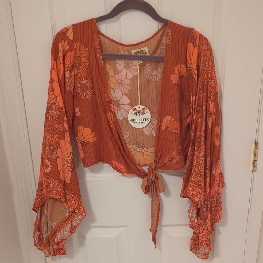 BNWT NINE LIVES BAZAAR WRAP TOP W/ BELL SLEEVES